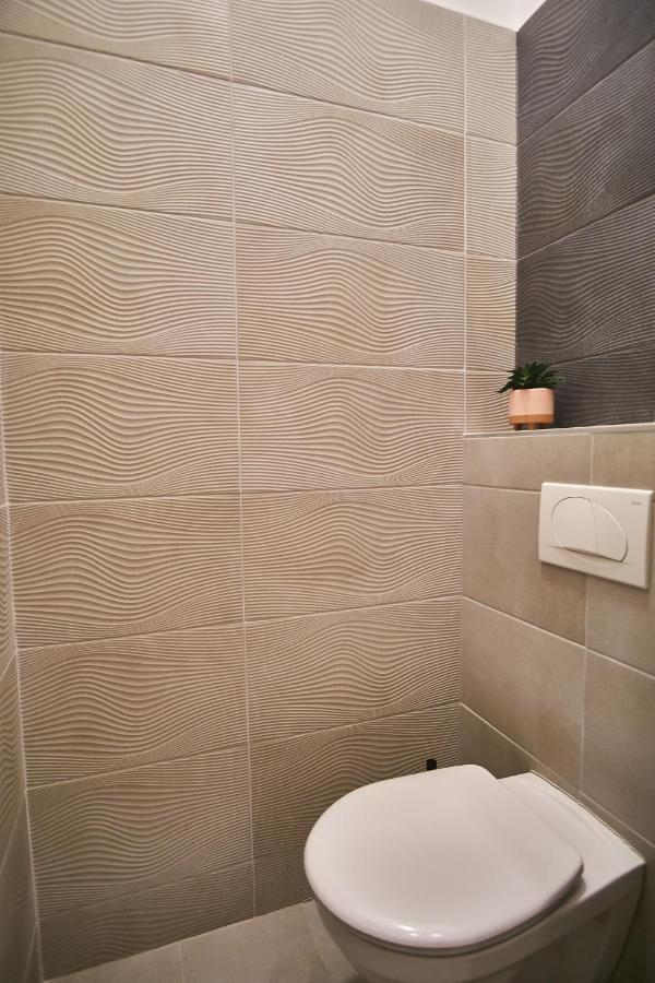 F4 Design Apartment- บูดาเปสต์ ภายนอก รูปภาพ